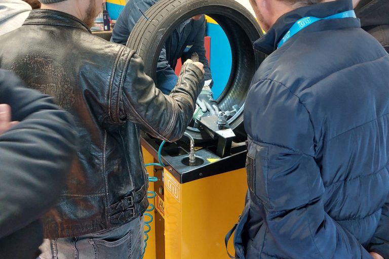 CORSO RIPARAZIONE A FREDDO - PNEUMATICI VETTURA