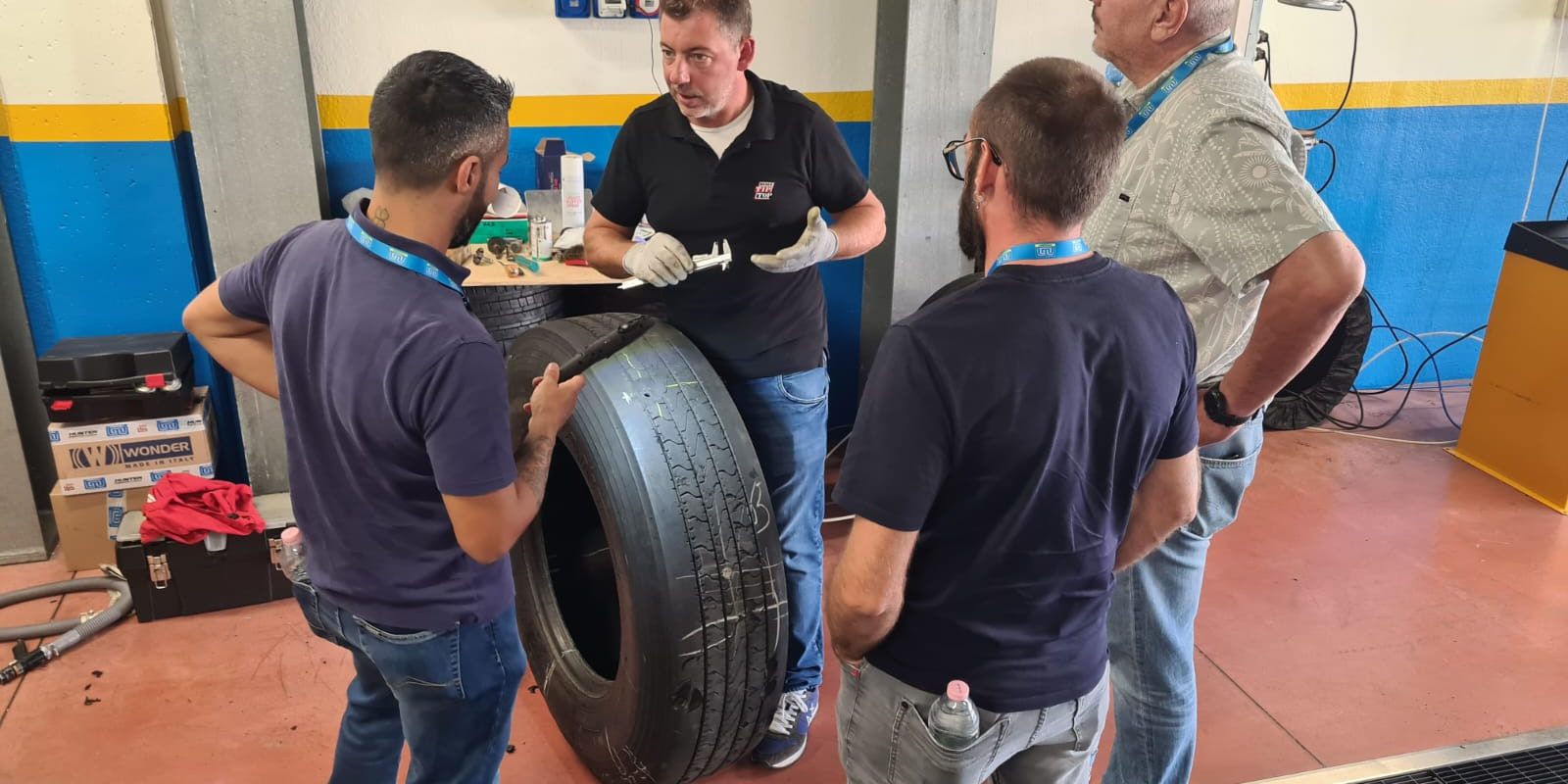 CORSO RIPARAZIONE A FREDDO - PNEUMATICI AUTOCARRO
