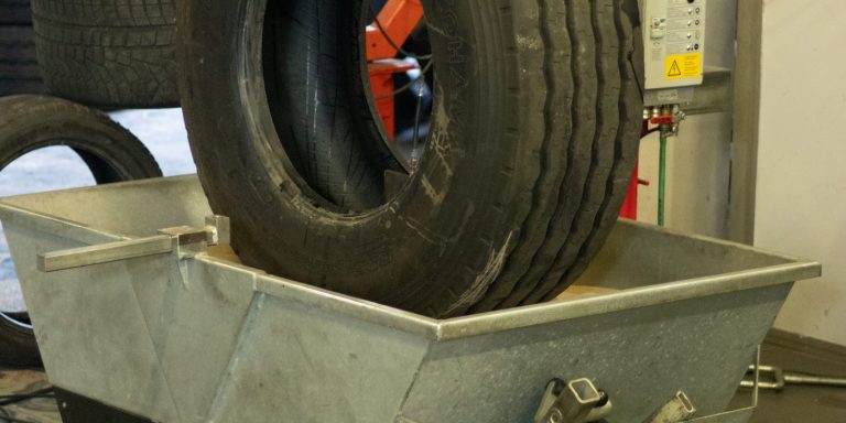 RIPARAZIONE A CALDO - PNEUMATICI AUTOCARRO/AGRICOLTURA