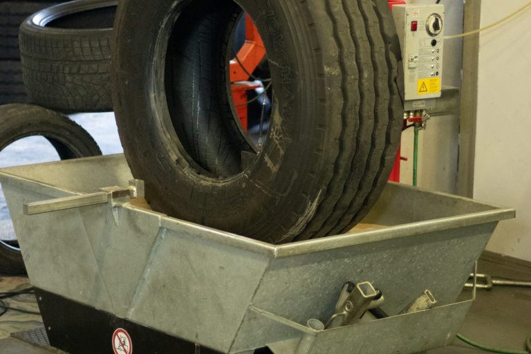 RIPARAZIONE A CALDO - PNEUMATICI AUTOCARRO/AGRICOLTURA